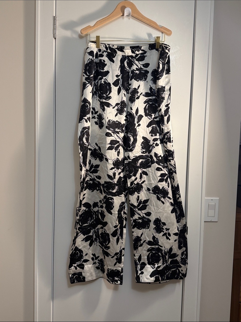 Julianna Rae Natalya Silk Floral White Black Women  Pants Size:XXL